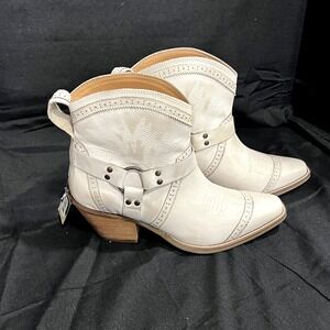 NEW Dingo Gummy Bear  Harness Strap Ankle Boots Off White Womens 9 1/2 Wedding